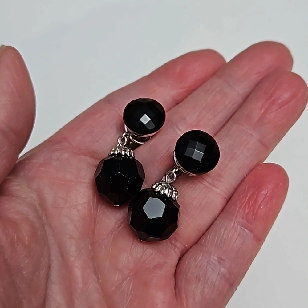 Vintage Crown Trifari Black Faceted Glass Bead Earrings Dangle Clip On Signed